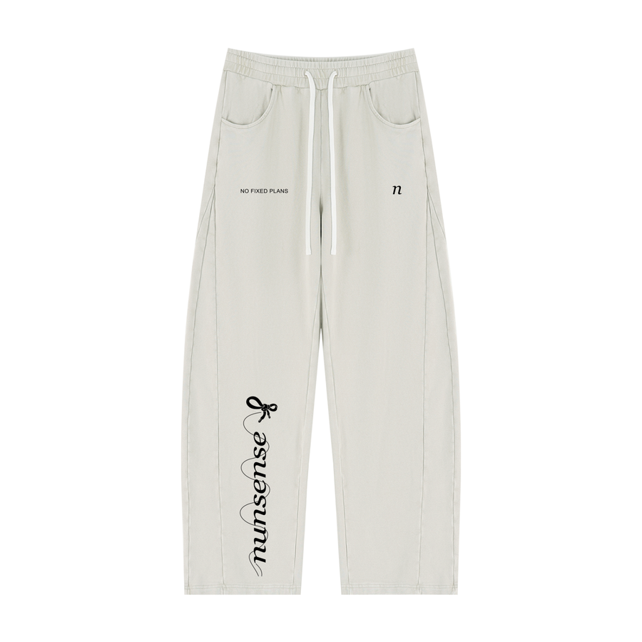 NUNS „NO FIXED PLANS“ JOGGINGHOSE – UNISEX MINERAL WASH BARREL FIT